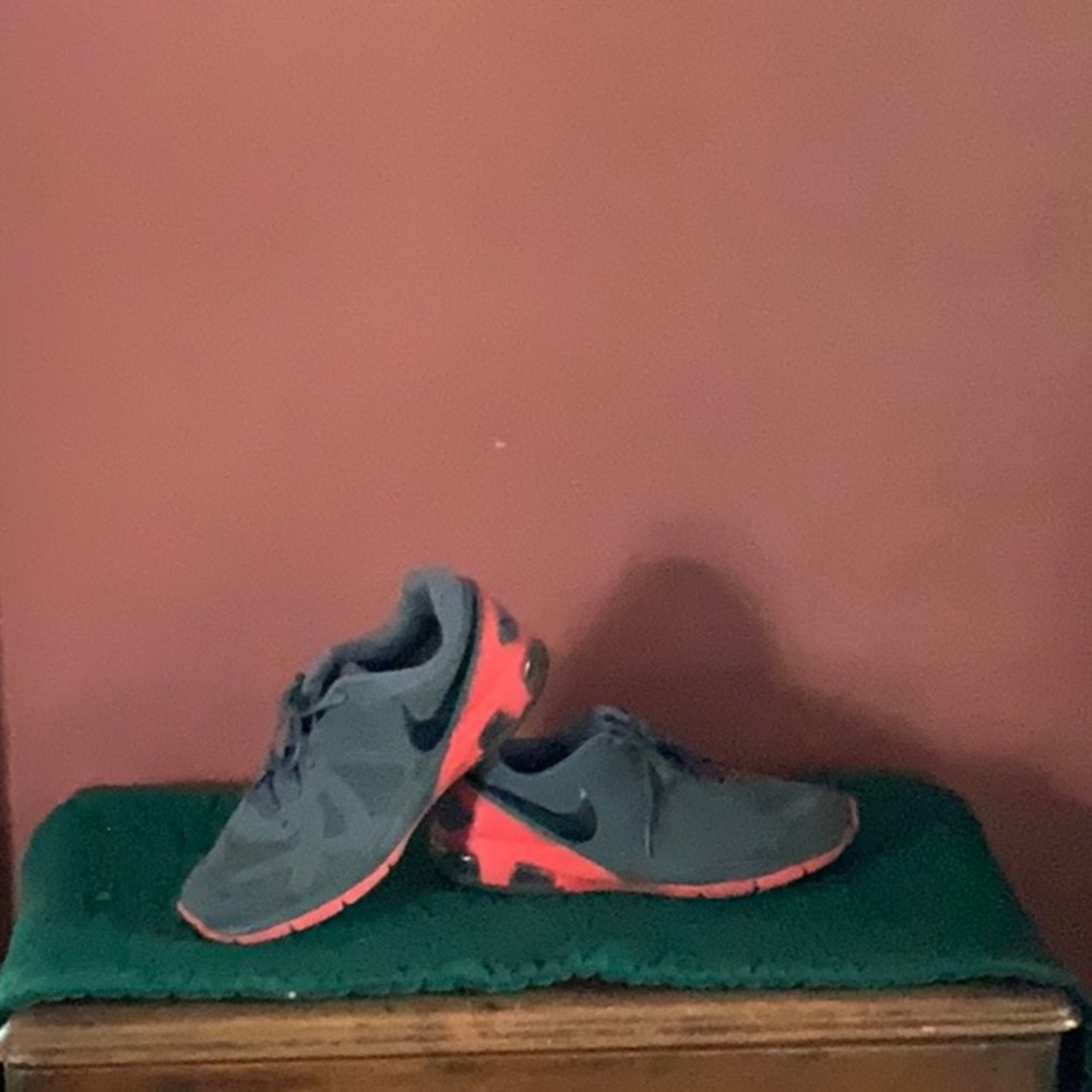 Men’s Nike sneakers